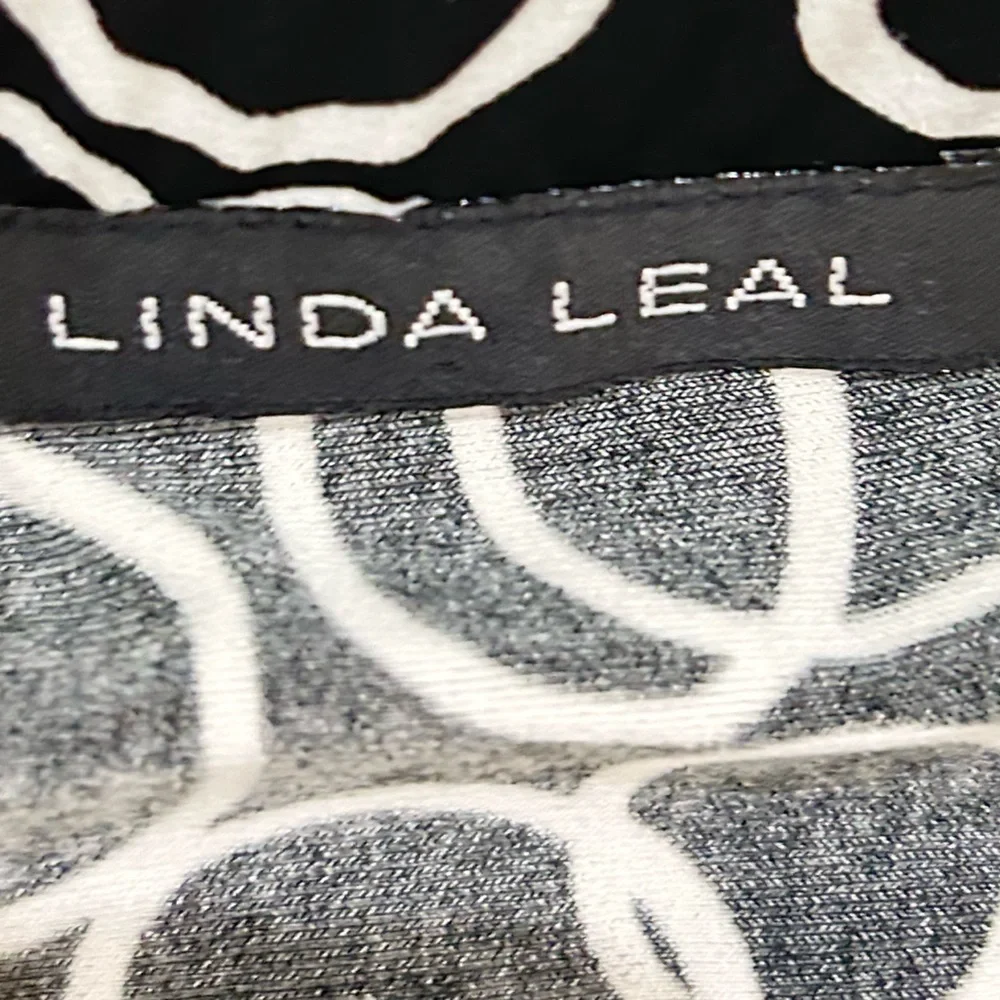 Linda leal black & White circle print jersey knit pull on Skater Skirt sz medium